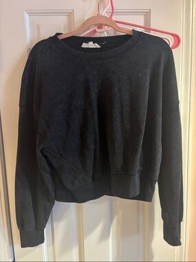 Black acid wash cropped crewneck sweatshirt
